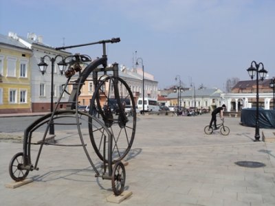 Синій кит із цимбалами та поїздка до кума