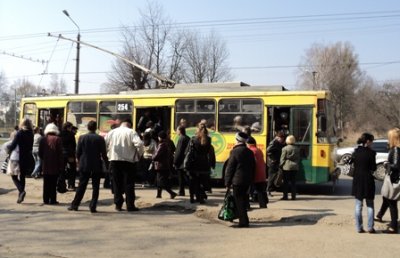 Кондуктори на тронах, ексклюзивні тролейбуси та "засліплююча" реклама