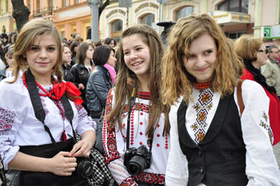 У Чернівцях всі одягли вишиванки (ФОТО)