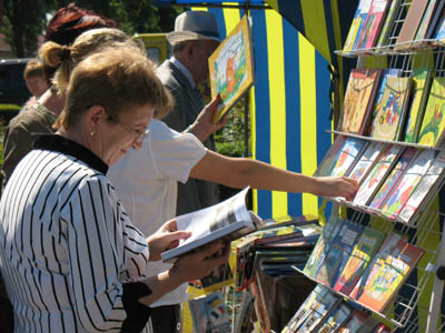 На Соборній площі показали «Книжковий світ Буковини» (ФОТО)