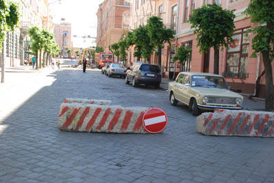 Ремонт бруківки на вулиці Ватутіна (ФОТО)