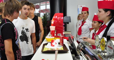 У Чернівцях відкрили аналог «McDonald’s»