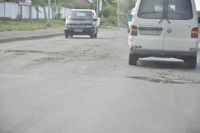 Ями на дорогах Чернівців (ФОТО)