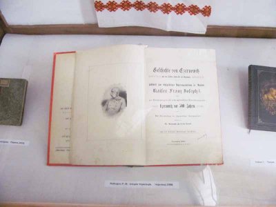 Колекціонер подарував краєзнавчому музею книгу Кайндля