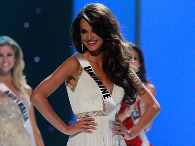 Олеся Стефанко з Коломиї стала другою на конкурсі «Міс Всесвіт»