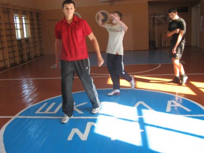 Чернівецькі школярі у спеку паряться у спортзалах