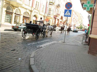 У кареті - центром Чернівців (ФОТО)