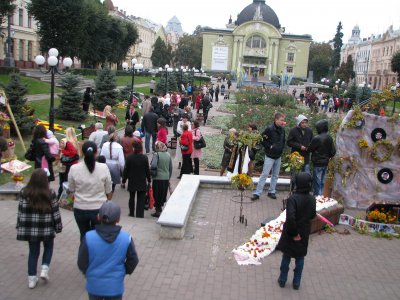 У Чернівцях з квітів зробили диво (ФОТО)