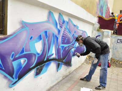 У Чернівцях вуличні художники розмалювали дитячий майданчик (ФОТО)