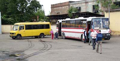 Вісім приміських автобусів на Буковині зняли з рейсів