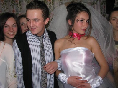 Першокурсників жартома одружили в гуртожитку в Чернівцях