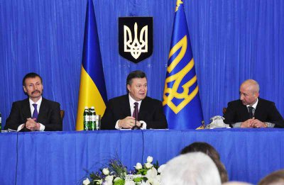 Президент Янукович залишив міністрів до кінця тижня на Буковині