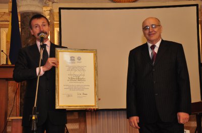 ЧНУ вручили сертифікат ЮНЕСКО