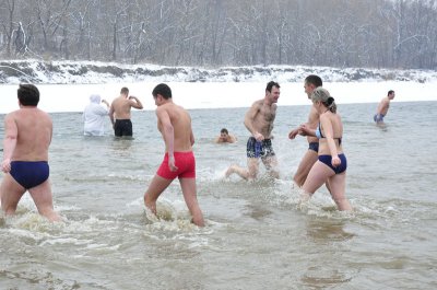 У Чернівцях освятили воду у Пруті