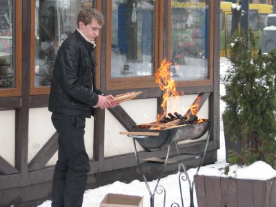 У Чернівцях прощаються з новорічною ялинкою