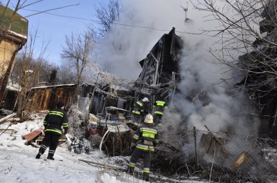 Пожежу в Чернівцях гасять уже більше 12 годин