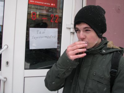 Безкоштовним чаєм зігрівають у магазині в центрі Чернівців