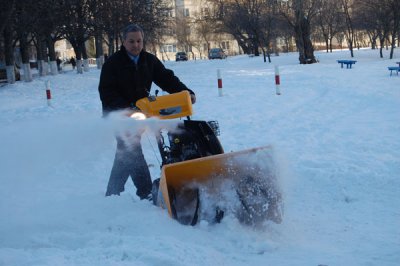 Бульвар у Чернівцях розчищатиме від снігу нова машина
