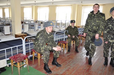 Буковинським школярам в армії показали танки та зброю