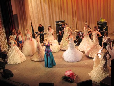 Під час концерту у Чернівцях Катерина Бужинська змінила десяток костюмів