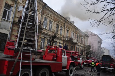 У центрі Чернівців палає горище будинку. Постраждалих немає