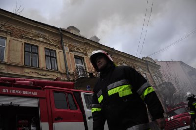 У центрі Чернівців палає горище будинку. Постраждалих немає