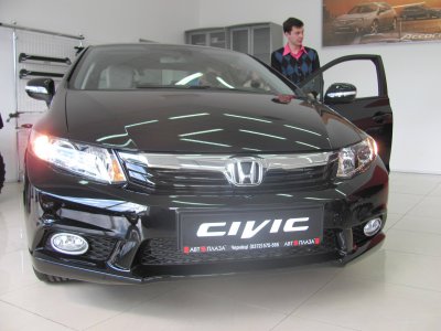 У Чернівцях презентували нову Honda Civic