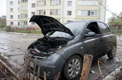 Автомобіль, що горів у Чернівцях, підпалили