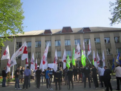 Бойчук керує Заставнівщиною зі своїх ресторанів, - ВО "Батьківщина"