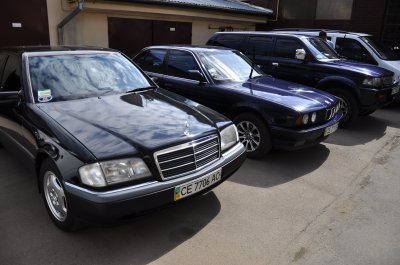 Секретар міськради Чернівців їздить на «Mercedes 600» і «Toyota Prado»