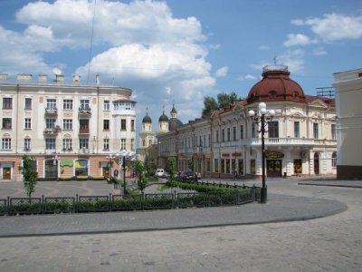 У Чернівцях вулицю Ентузіастів перекриють на три дні, Горького - на футбол