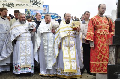 Патріарх Філарет у Чернівцях заклав капсулу для будівництва церкви