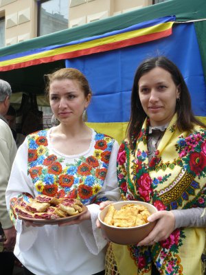 День Європи в Чернівцях святкували у шотландських спідницях і вишиванках