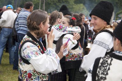 На «Красноїльській ватрі» катали на конях та доїли овець