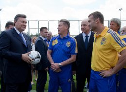 Янукович закликав збірну України зробити все можливе на Євро