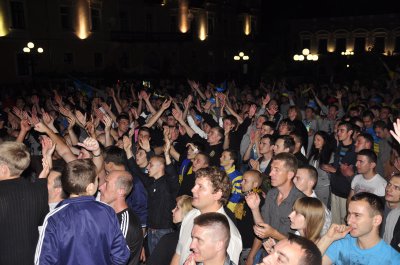 У чернівецькій фан-зоні Україну підтримали кілька тисяч уболівальників