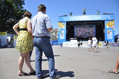 Данські уболівальники у Львові співали: «Слава Україні! Героям слава!»