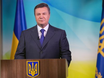 Віктор Янукович, вітаючи із Днем Конституції, говорив про честь, гідність і недоторканість кожної людини