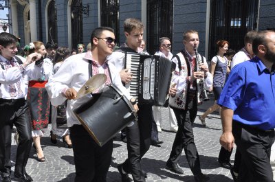 Чернівцями пройшов парад оркестрів з різних країн