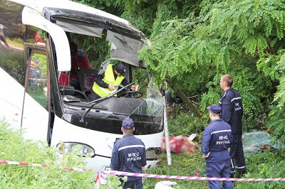 Водій автобуса, що розбився на Чернігівщині, ймовірно заснув за кермом