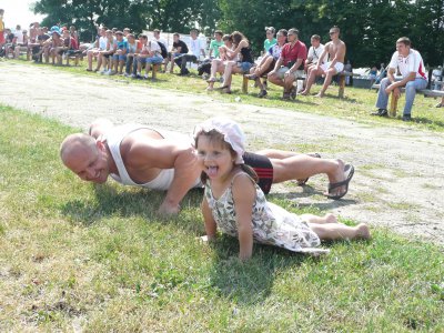 У Чернівцях змагалися спортсмени у вправах на турніках