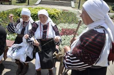 У Чернівцях продемонстрували 100-річні сорочки