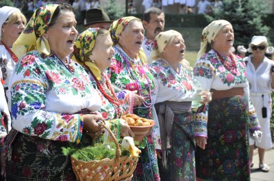 У Чернівцях продемонстрували 100-річні сорочки