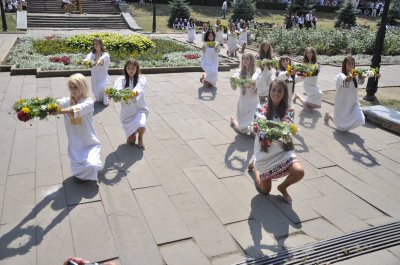 У Чернівцях продемонстрували 100-річні сорочки