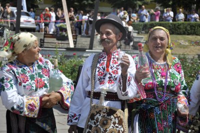 У Чернівцях продемонстрували 100-річні сорочки