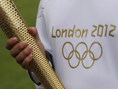 Азаров відправив спортсменів на Олімпіаду