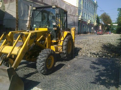 Через ремонт Соборної площі у Чернівцях громадський транспорт змінив маршрути