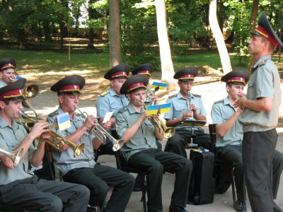 Військовий оркестр у Чернівцях зіграв вальси та мелодії з радянських фільмів