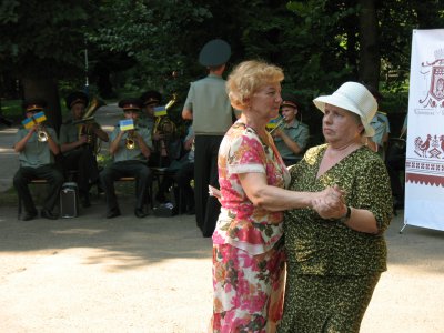 Військовий оркестр у Чернівцях зіграв вальси та мелодії з радянських фільмів