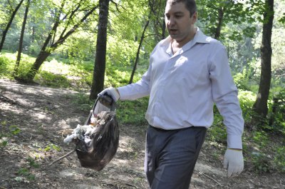 Активісти на міському пляжі в Чернівцях зібрали сотні мішків сміття